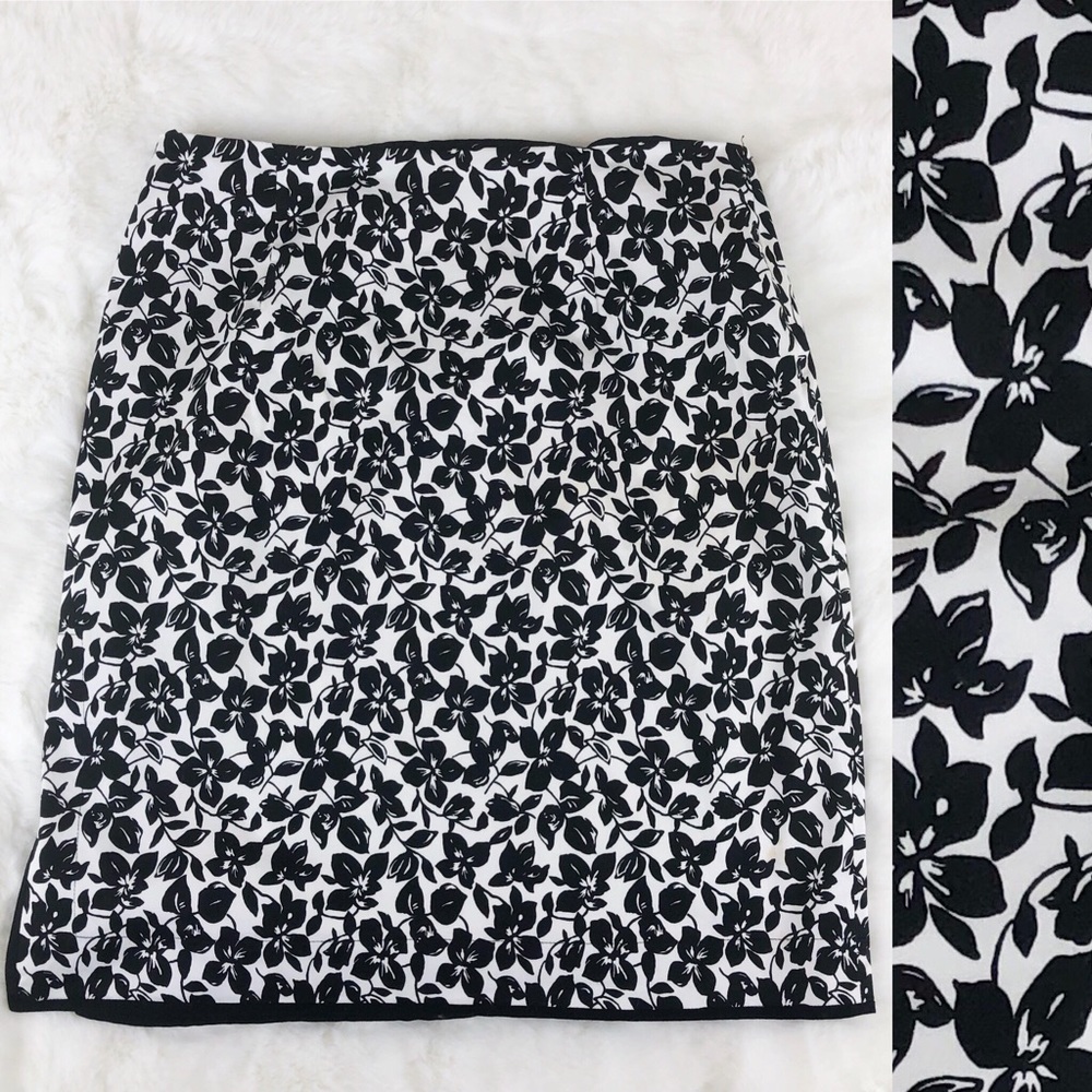 Studio M Pencil Skirt Black & White Print  Size 10